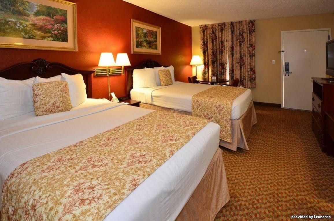 Surestay Plus Hotel By Best Western Southern Pines Pinehurst Habitación foto